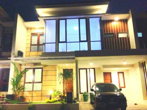 Fam's Homestay by FH Stay